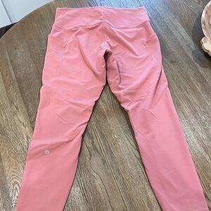 Lululemon Wunder Train 25” w/ pockets sz14